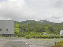 栗田美術館から見た大小山