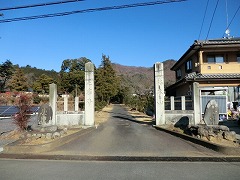 鶏足寺入口