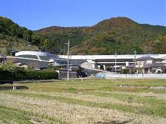 北関東自動車道と野山