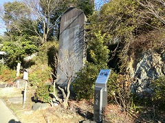 織姫神社造営碑と友愛義団碑説明