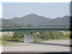 渡良瀬川の緑橋付近から見た両崖山