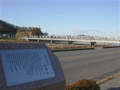 渡良瀬橋と「渡良瀬橋」歌碑