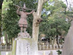 新田義貞銅像